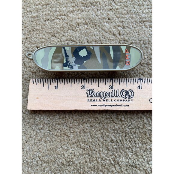 GAP Mini Skateboard Charm Keychain - Camo Design With Skater Graphic 4”  Vintage - Picture 2 of 5